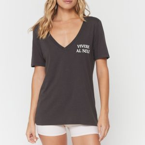 Vivere V Neck Tee