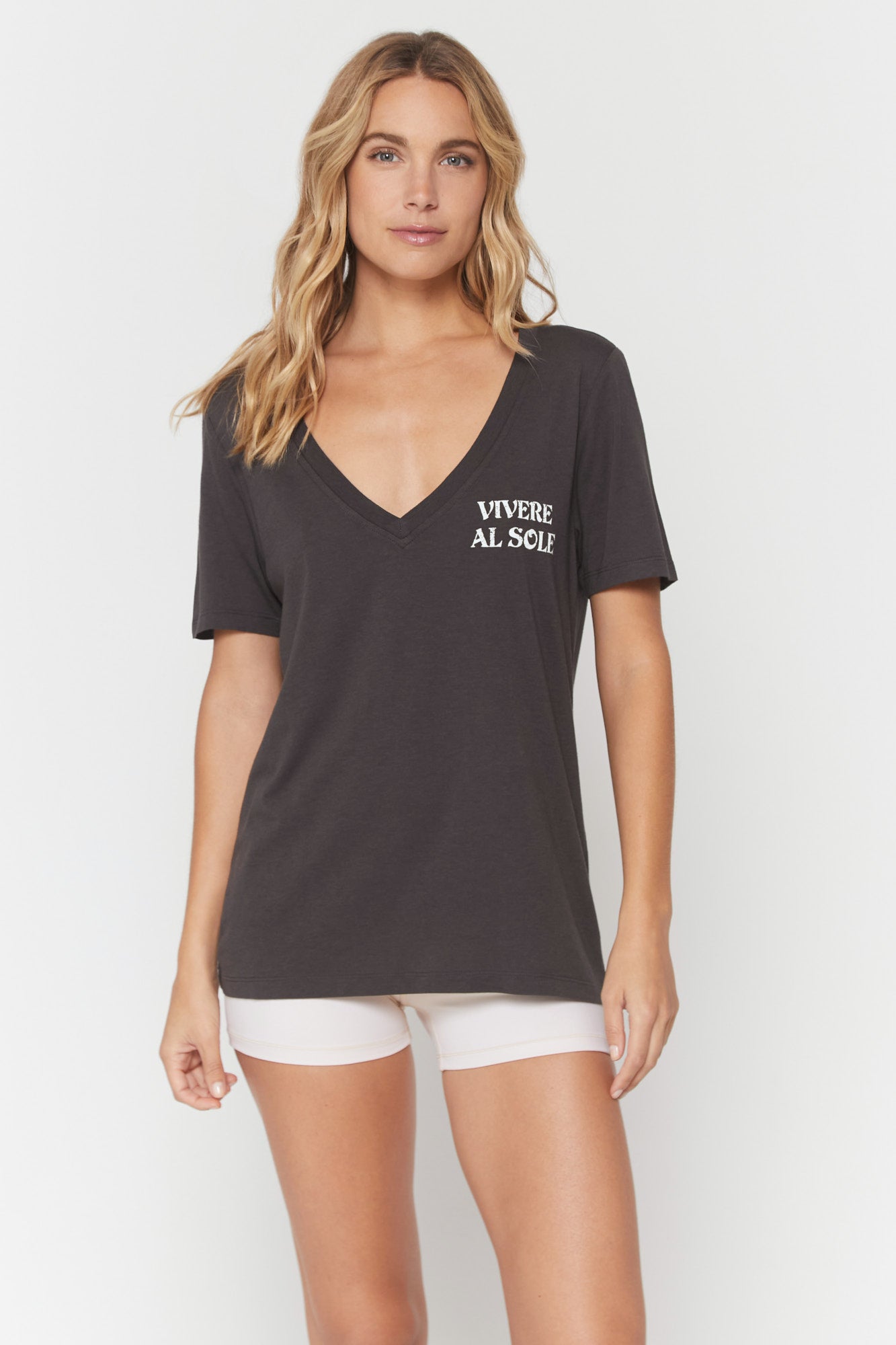 Vivere V Neck Tee
